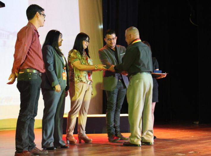 entrega_de_reconocimientos_para_empleados_de_bnv4