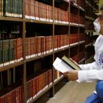 El asombroso viaje por una rara biblioteca latinoamericana que guarda tesoros de hace 4.000 años