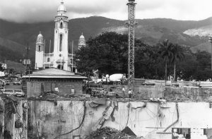 Construcion Foro Libertador. Caracas 1982 Col.Terry Carquez