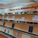 Mujer Bibliotecaria